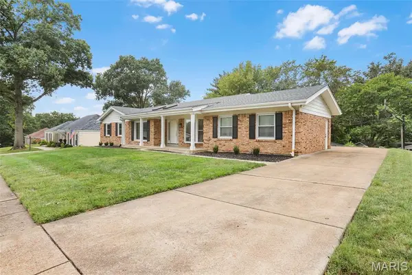 214 Glen Cove Drive, Chesterfield, MO 63017