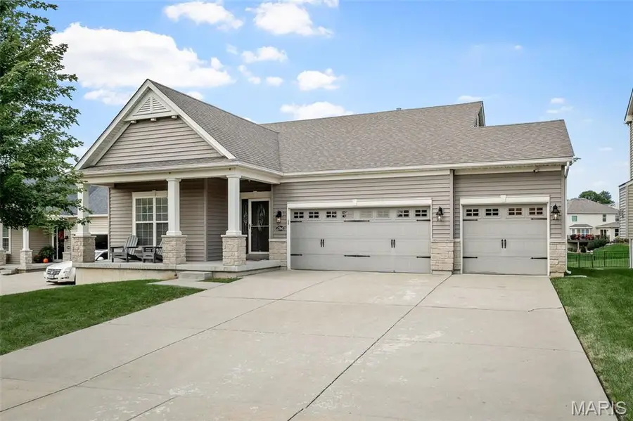 2760 Brook Hill Lane, Saint Charles, MO 63303 - #2
