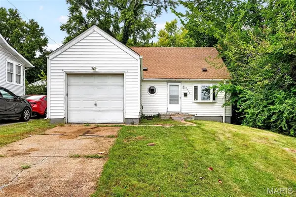 8817 Blewett Avenue, St Louis, MO 63136