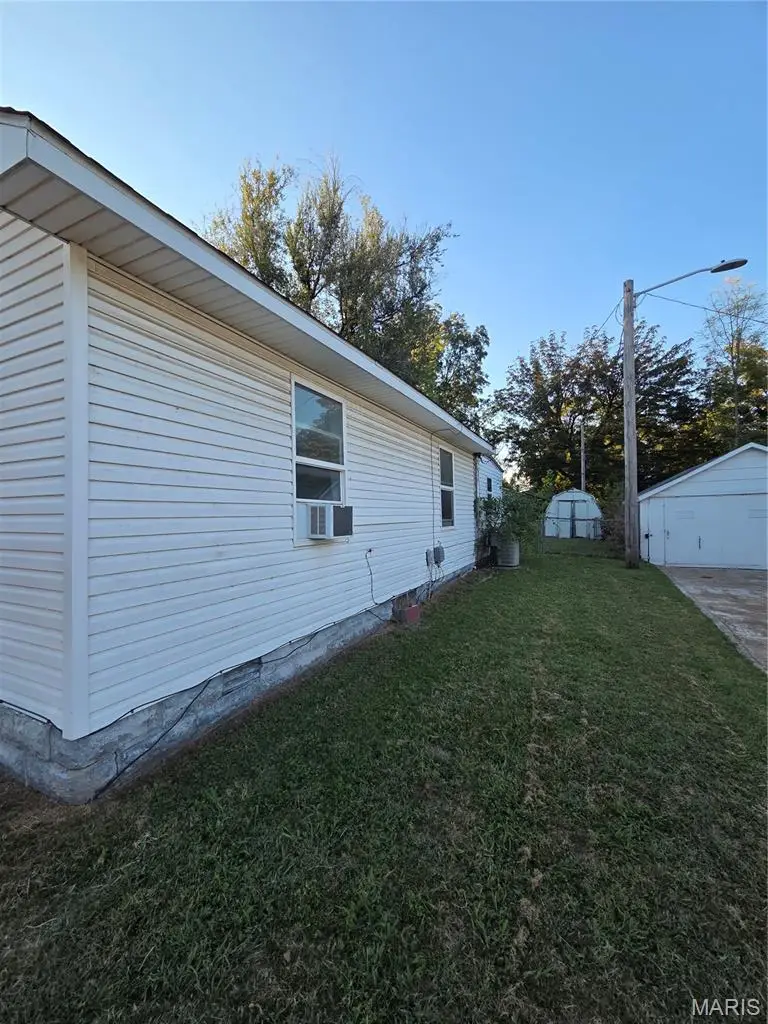 810 E Kathleen Street, Sikeston, MO 63801 - #2