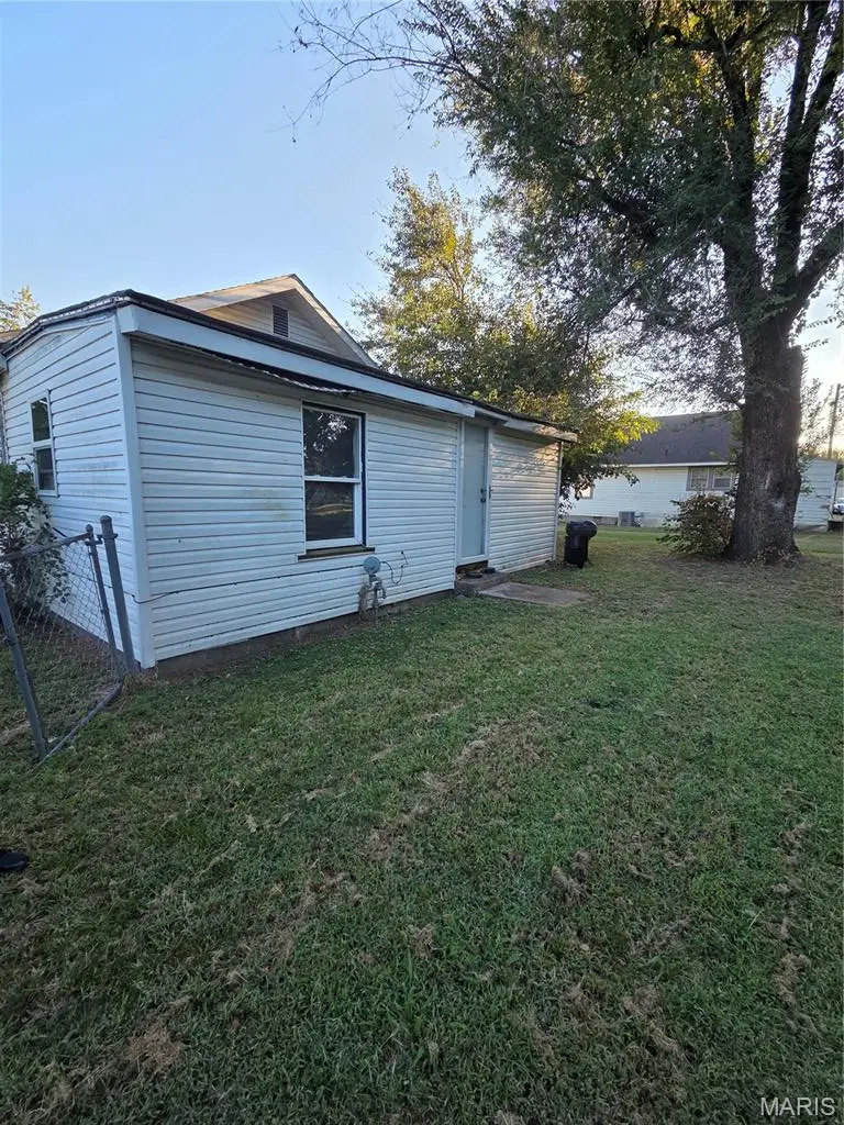 810 E Kathleen Street, Sikeston, MO 63801 - #3