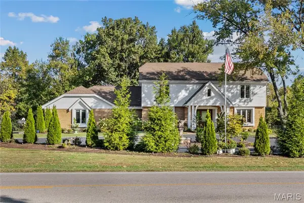 11929 Clayton Road, Town and Country, MO 63131