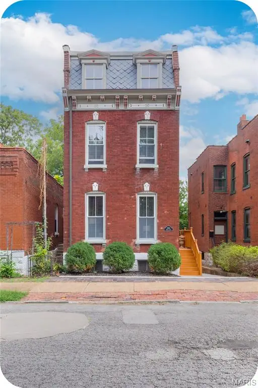 2414 S 11th Street, St Louis, MO 63104