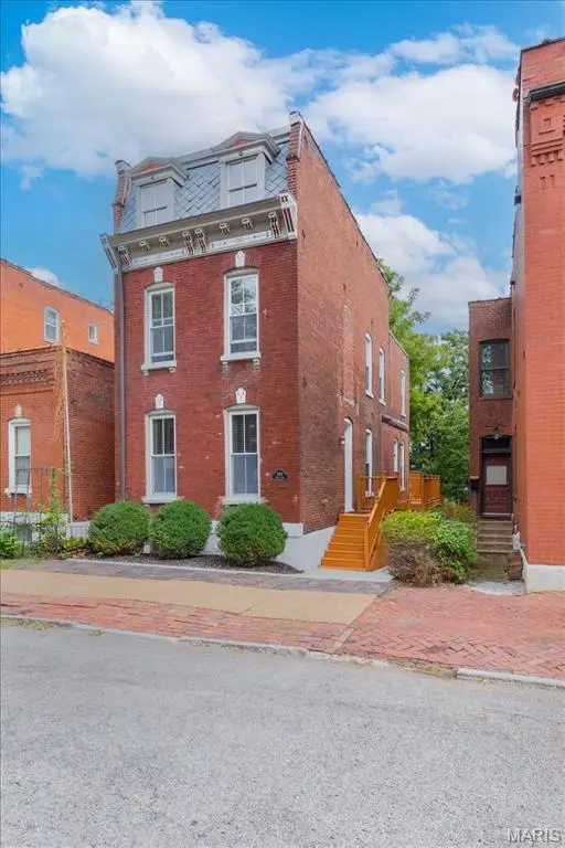 2414 S 11th Street, Saint Louis, MO 63104 - #2