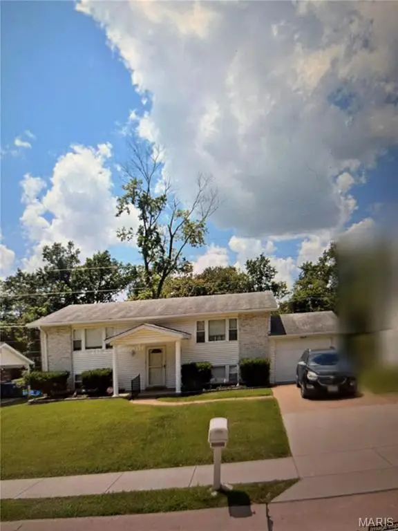12040 Glenpark Drive, Maryland Heights, MO 63043