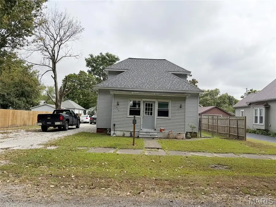 515 S Cedar Street, Nokomis, IL 62075 - #2