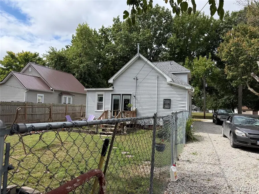 515 S Cedar Street, Nokomis, IL 62075 - #3