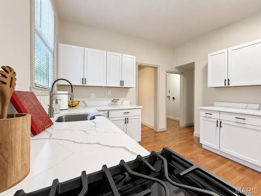 4805 Goethe Avenue, Saint Louis, MO 63116 - #3