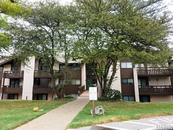 1400 Heritage Landing #110, St Charles, MO 63303