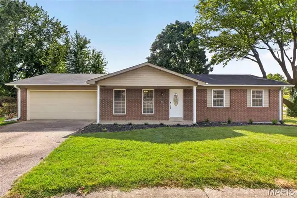 1008 N Duchesne Drive, St Charles, MO 63301