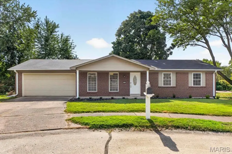 1008 N Duchesne Drive, Saint Charles, MO 63301 - #2