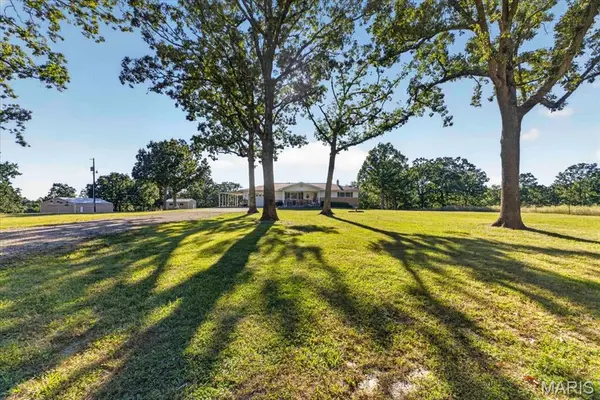 18555 County Road 436, St James, MO 65559