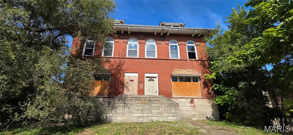 3917 W Belle Place, Saint Louis, MO 63108 - #1