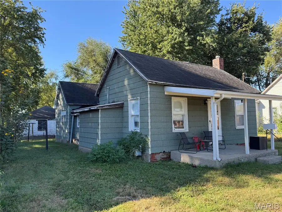204 E Columbia Street, Litchfield, IL 62056 - #2