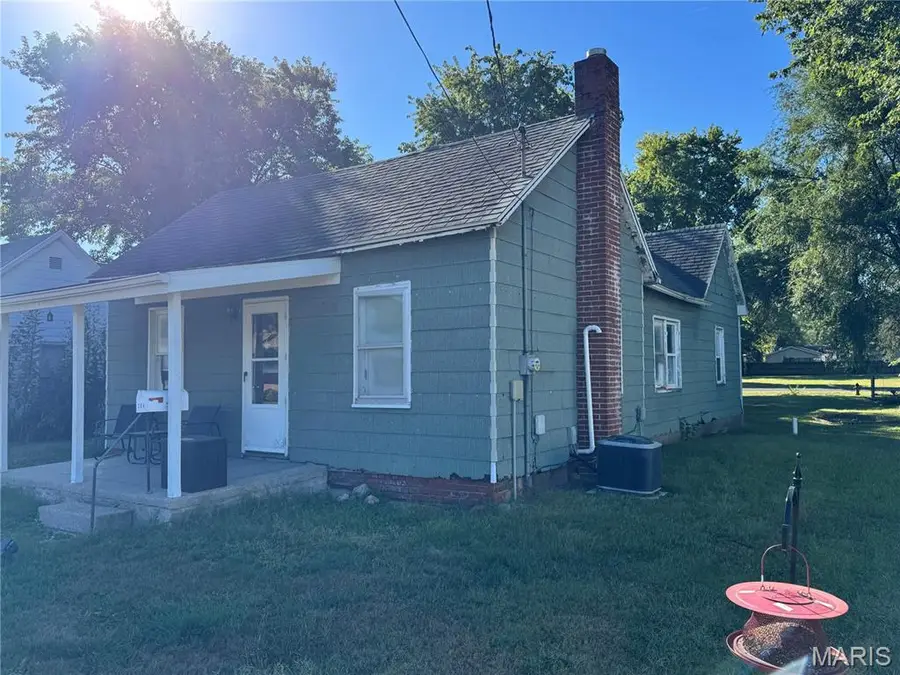 204 E Columbia Street, Litchfield, IL 62056 - #3