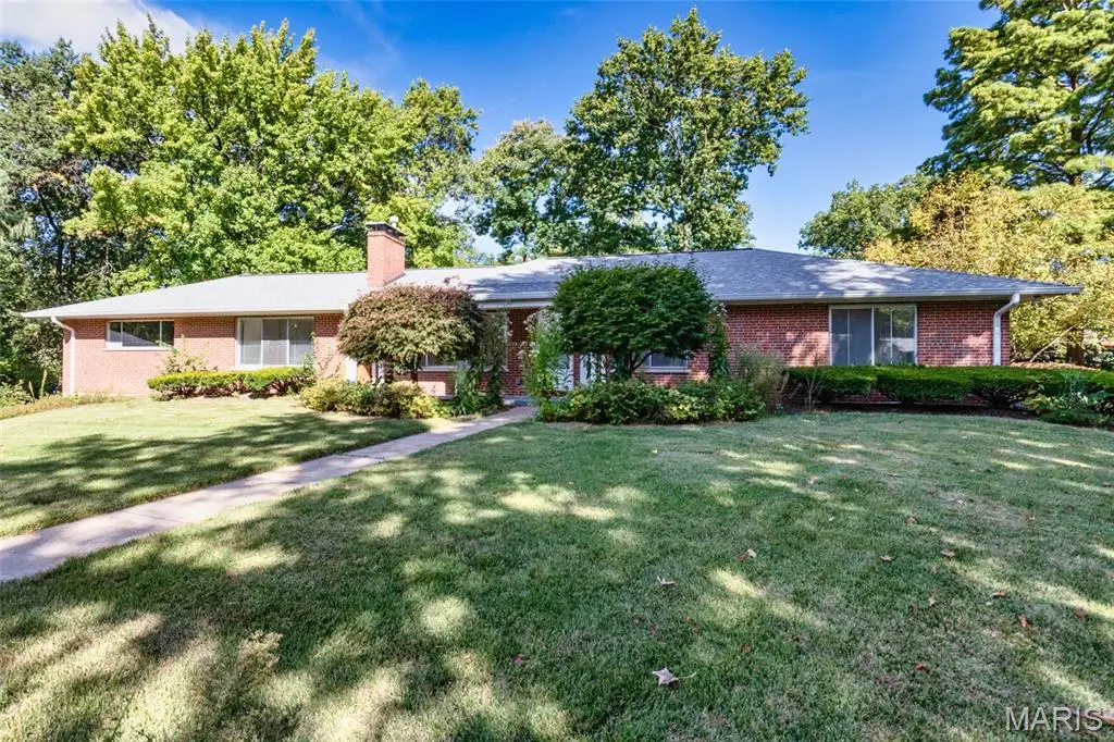2 Creekside Lane, Creve Coeur, MO 63141 - #1