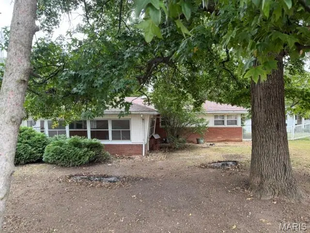 134 N Broad Street, Hillsboro, IL 62049 - #3