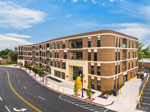 8250 Forsyth Boulevard #409, Clayton, MO 63105