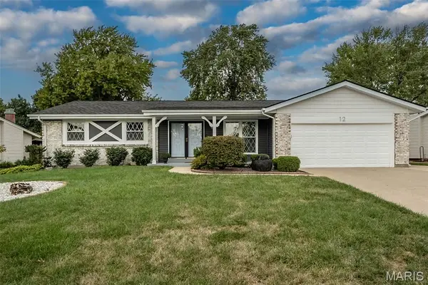 12 Oakridge West Drive, St Peters, MO 63376