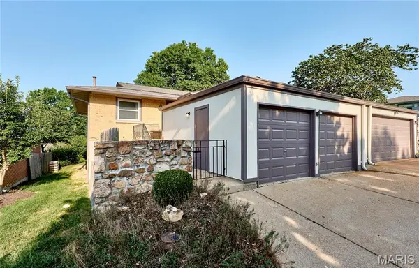 987 Barbizon Drive, Manchester, MO 63021