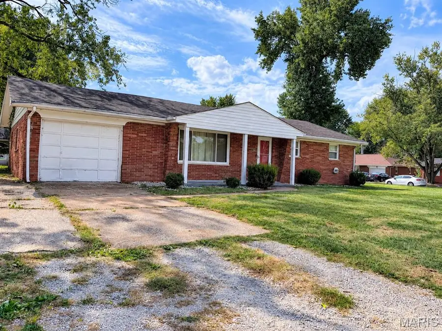 208 Hollandia Drive, Fairview Heights, IL 62208 - #2