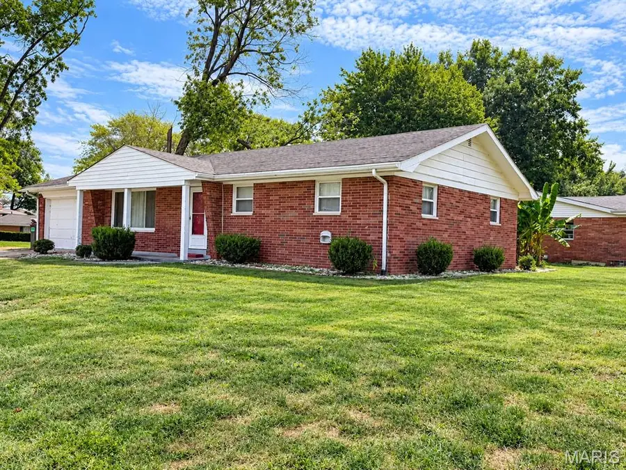 208 Hollandia Drive, Fairview Heights, IL 62208 - #3