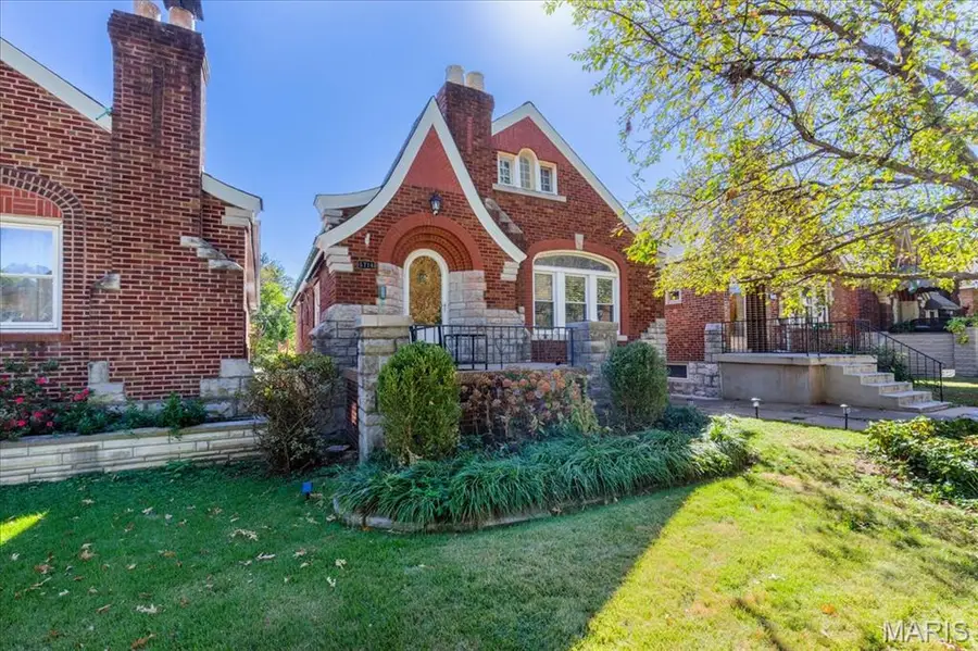 5714 Walsh Street, Saint Louis, MO 63109 - #2