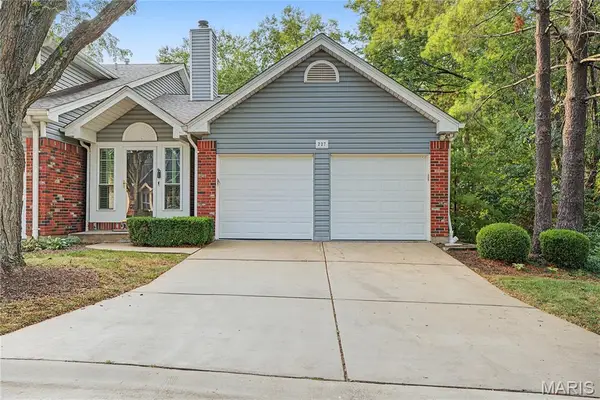 227 Kehrs Mill Trail, Ballwin, MO 63011