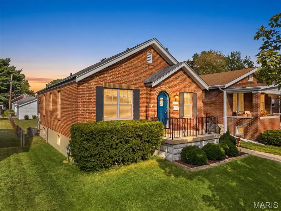 5445 Robert Avenue, Saint Louis, MO 63109 - #2