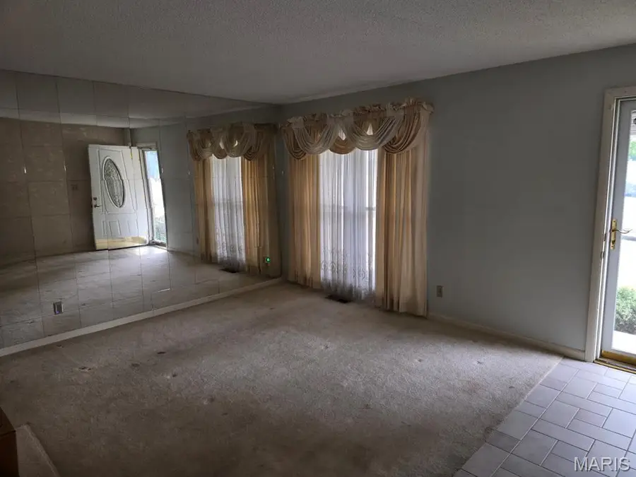 1760 Layven Avenue, Florissant, MO 63031 - #2