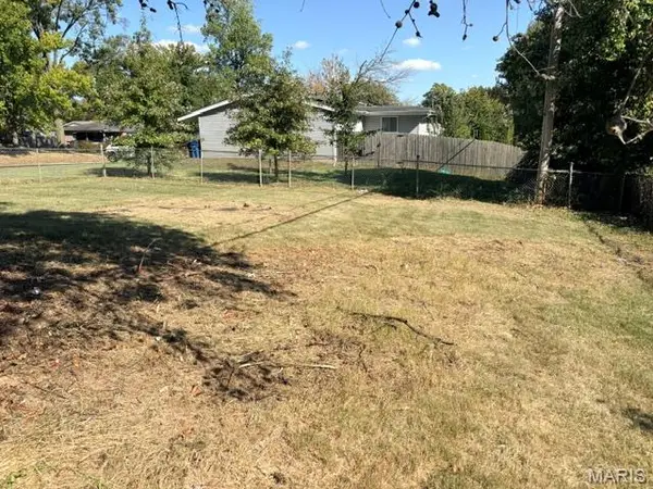 10 Queensbrook Place, Olivette, MO 63132