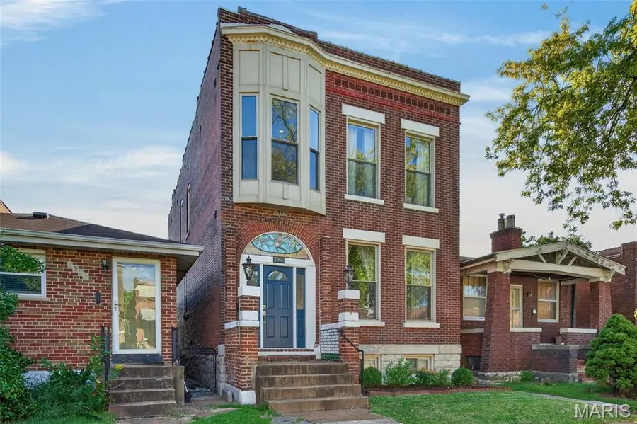 2906 Virginia Avenue, Saint Louis, MO 63118 - #2