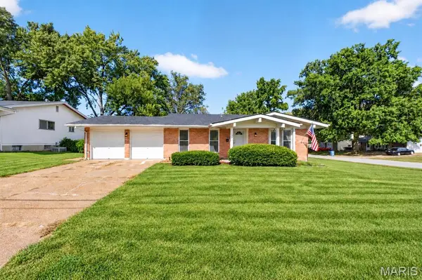 1395 Derhake Road, Florissant, MO 63033