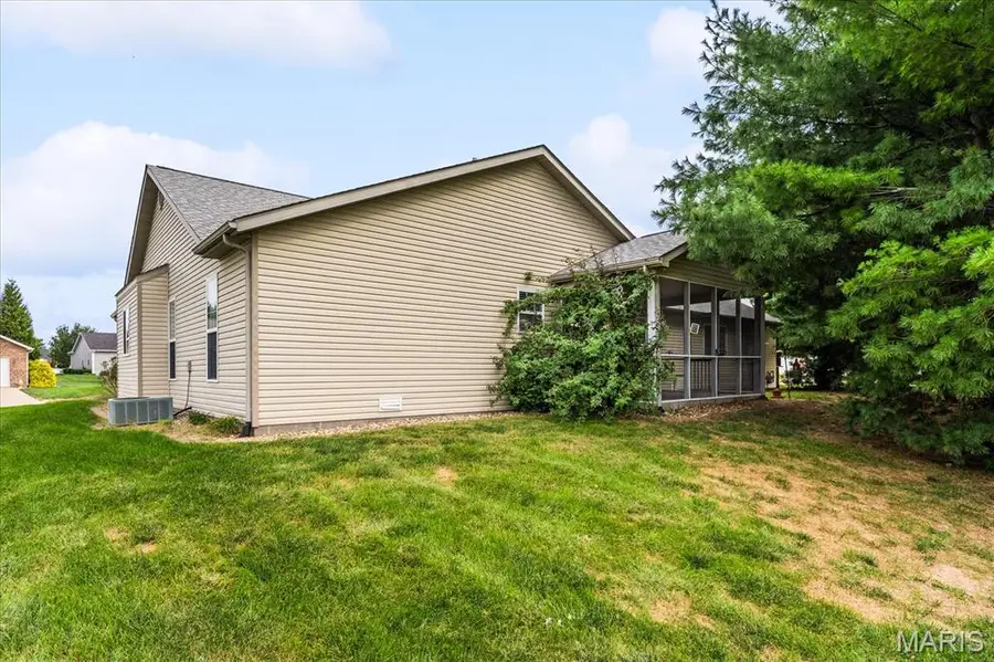 1024 W Fallen Lake Drive, Waterloo, IL 62298 - #3