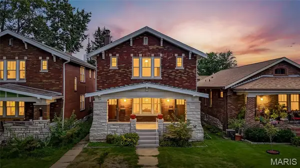 3942 Dover Place, St Louis, MO 63116