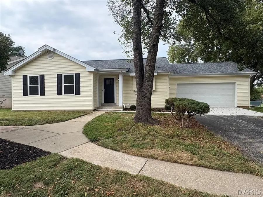 101 S Willow Grove Court, Saint Peters, MO 63376 - #2