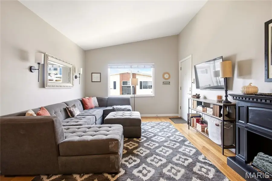 129 E Washington Avenue #2S, Saint Louis, MO 63122 - #3