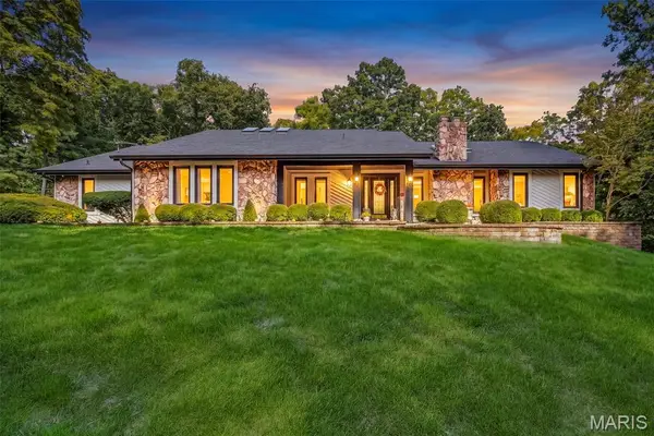 2 Deer Field Ridge Road, Chesterfield, MO 63005