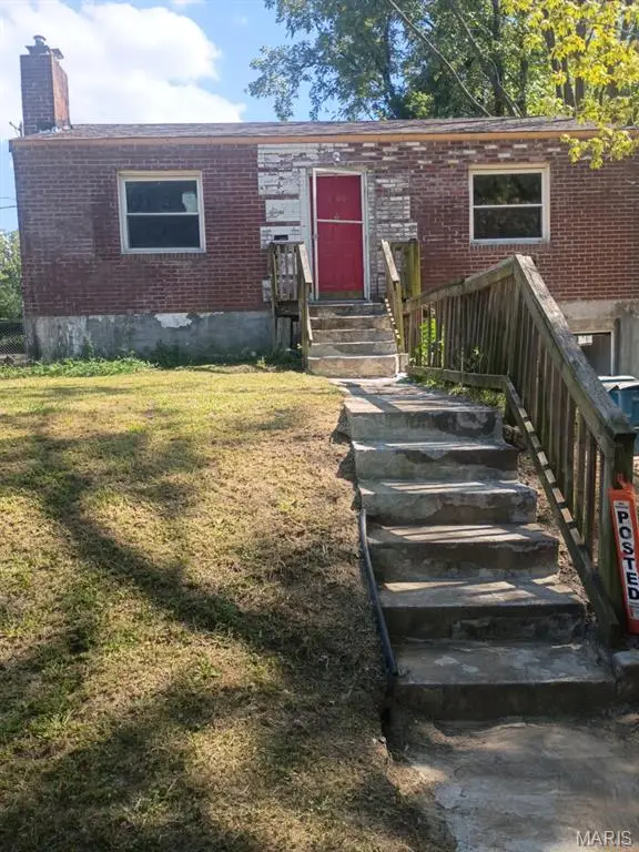 1900 Hildred, St Louis, MO 63136