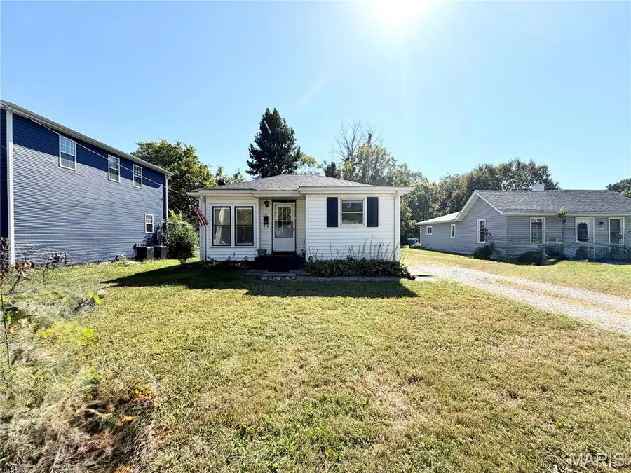 1122 Prickett Avenue, Edwardsville, IL 62025 - #2