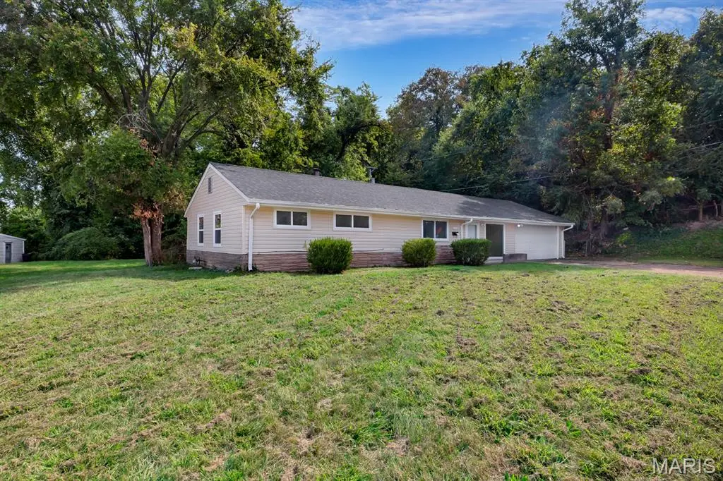5500 Winchelsea Drive, Saint Louis, MO 63121 - #1