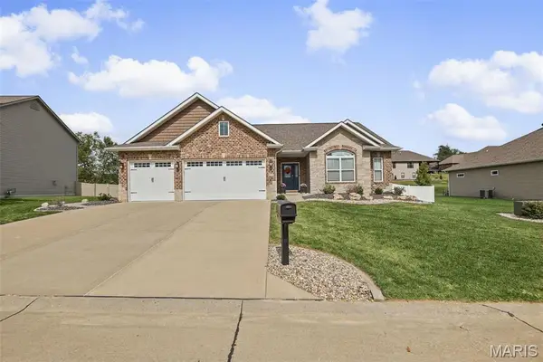 105 Stonebridge Crossing Drive, Maryville, IL 62062