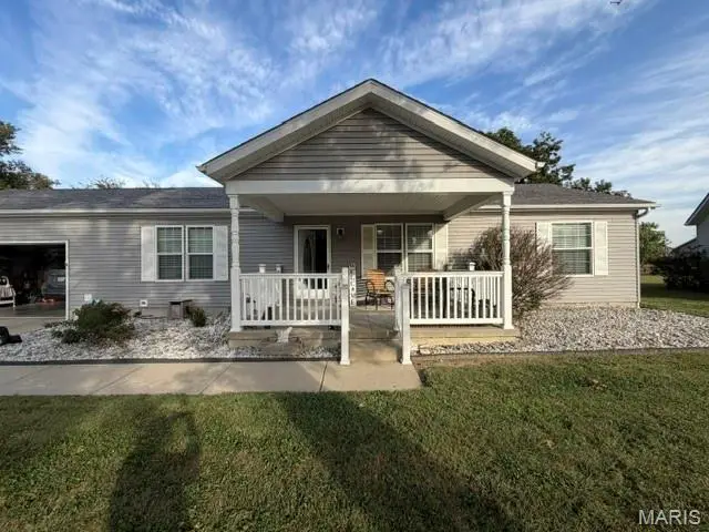 937 W Maple Street, Nashville, IL 62263 - #2