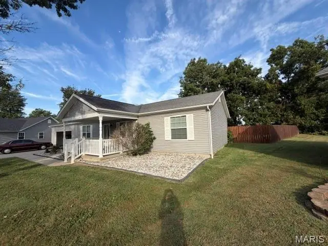 937 W Maple Street, Nashville, IL 62263 - #3