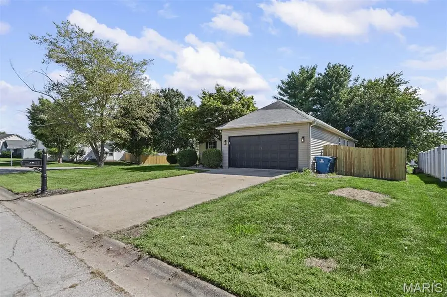 3240 Hunters Way, Belleville, IL 62221 - #3