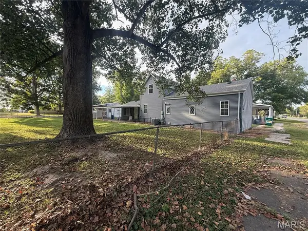 2120 S 3rd Street, Fayetteville, IL 62258