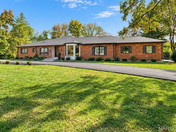 20 Villa Coublay, Frontenac, MO 63131