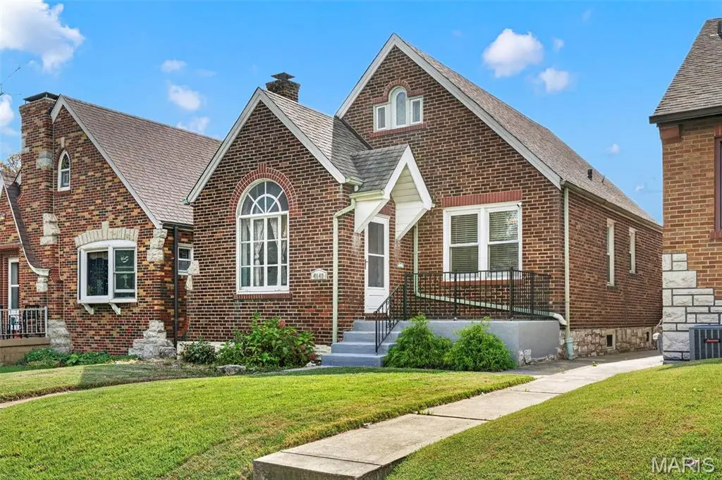 4142 Fairview Avenue, Saint Louis, MO 63116 - #1