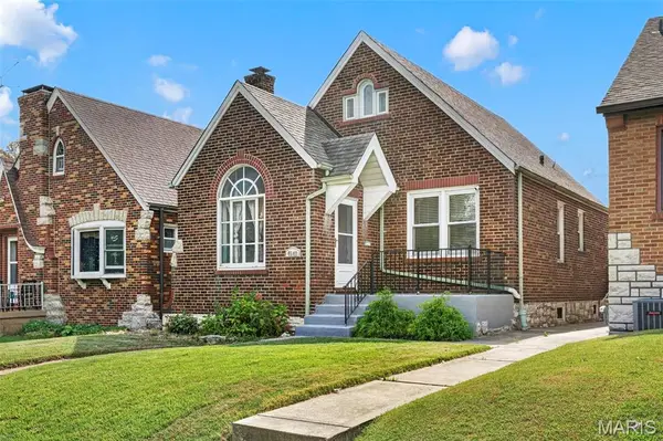 4142 Fairview Avenue, St Louis, MO 63116