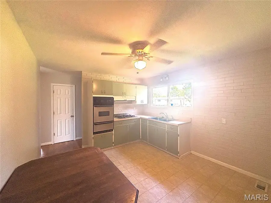 2250 Flight Drive, Florissant, MO 63031 - #3